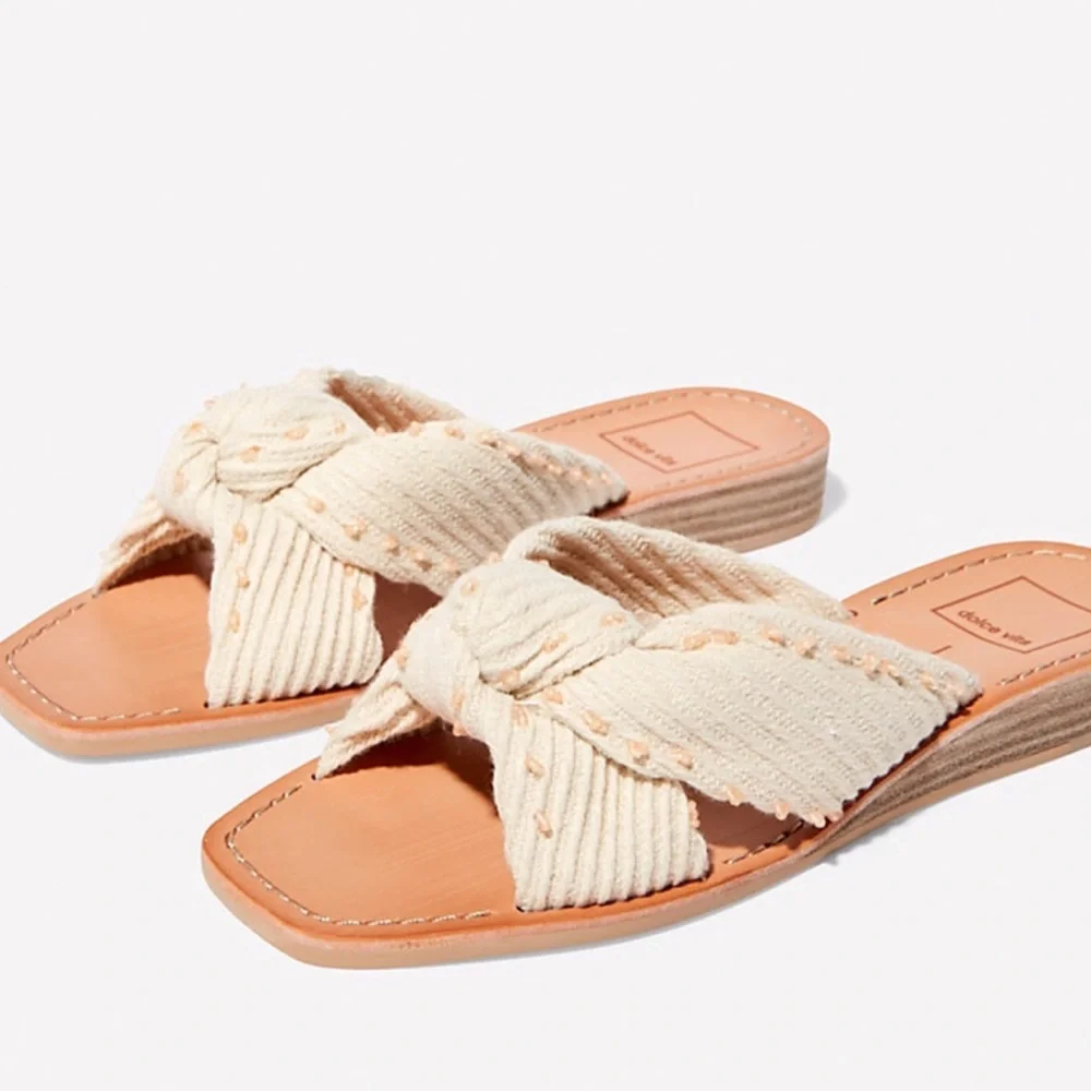 Dolce Vita Slip on Sandals🤍🤍🖤 - Picture 2 of 3